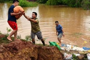 Quảng Ninh: Đê bảo vệ hàng nghìn hộ dân bị sạt lở