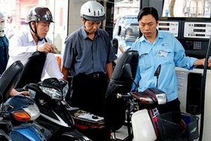 Xăng dầu lại kêu lỗ: Tăng giá và rối loạn?