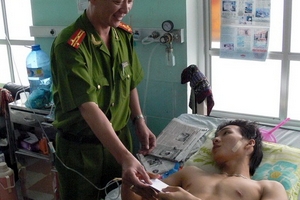 Khen thưởng SV dũng cảm bắt trộm bị đâm trọng thương