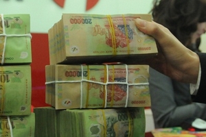 Cảnh báo về tiền giả polymer 200.000 đồng