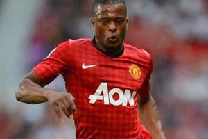 Patrice Evra “bật lại” Roooney