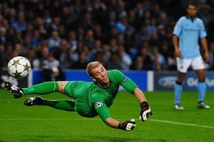Rooney phục sát đất trước màn trình diễn của Joe Hart