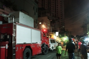 TPHCM: Cháy cao ốc 24 tầng, hàng trăm người hoảng loạn