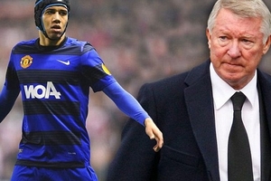 Smalling trở lại, Sir Alex thở phào nhẹ nhõm