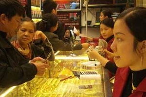 Két nhà dân: Có 400 tấn vàng