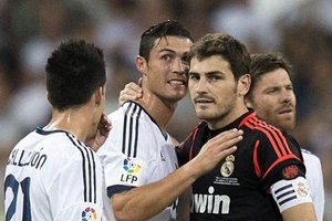 Casillas cười lớn trước tin đồn làm “nội gián”