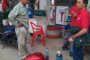 Có methanol, nước trong mẫu xăng