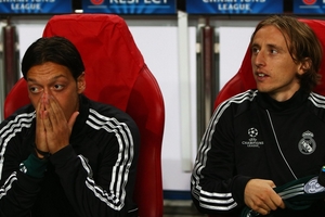 Vấn đề của Real: Mou “đau đầu” vì tuyến giữa