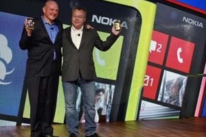 CEO Nokia: Lumia "gác kèo" HTC Windows Phone 8