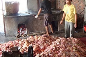 Kinh hãi dầu ăn gây ung thư "chế" từ dầu thải nhà máy