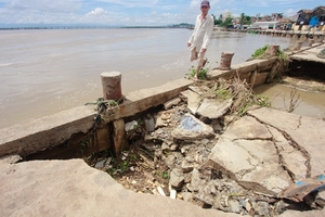 Phú Yên: lũ gây sạt lở, tắc đường