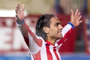 Liga vòng 7: Atletico đuổi kịp Barca