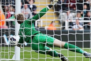 Quay chậm: Newcastle đã bị trọng tài cướp trắng bàn thắng vào lưới M.U