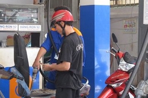 Giá xăng, chỉ tăng không giảm