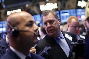 Giá dầu thô tiếp tục giảm