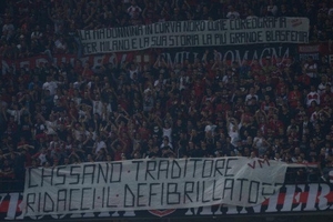 Để CĐV làm loạn derby, AC Milan bị phạt