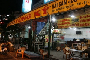 Côn đồ đại náo quán ăn, 3 người bị thương