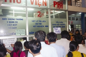Viện phí tăng, bệnh viện đua nhau 'hốt bạc'