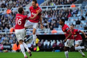 M.U vững ngôi nhì bảng: Khủng hoảng là khủng hoảng nào?