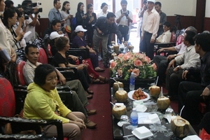 24 người đi Hà Nội tẩy độc dioxin trở về