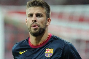 Pique: Mourinho có nhiều việc phải làm ở Madrid