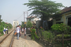 Côn đồ đập phá nhà, đe dọa người dân