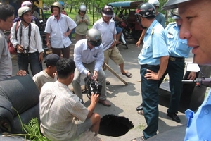 “Hố tử thần” xuất hiện trên đường vào sân bay Biên Hòa