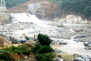 Quảng Trị: Vỡ đập chắn thủy điện Đakrông III