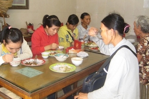 Quán cơm... 5.000 đồng