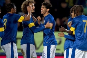 Brazil (6-0) Iraq: Kaka tỏa sáng ngày về!