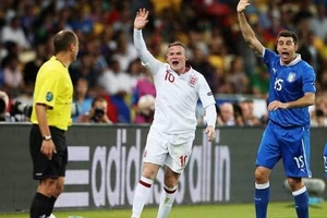 FA trao băng đội trưởng cho Wayne Rooney