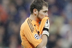 Casillas hết khiêu khích Ronaldo lại đến Mourinho