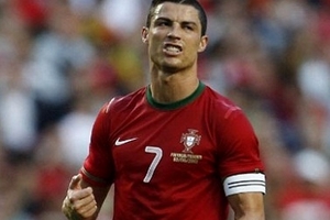 Ronaldo chuẩn bị gia nhập CLB 100