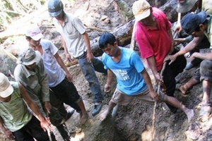 Khánh Hòa: Phu trầm “tố” bị công an ăn chặn