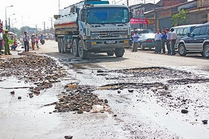 Đợi vốn nâng cấp đường vận chuyển bauxite