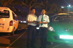 Tài xế taxi trả lại hơn 220 triệu đồng cho khách