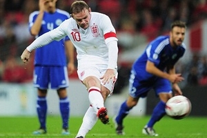 Hodgson khích tướng Rooney