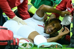 Sưng phổi, Theo Walcott nghỉ thi đấu 2 tuần