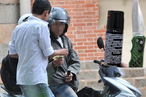 Sắm hung khí phòng thân