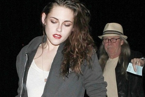 Kristen Stewart sợ bị giết