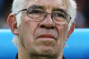 Luis Aragones phản pháo Xavi, ủng hộ Mourinho