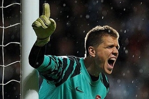 Szczesny & Fabianski dính chấn thương nặng, Wenger bối rối vì bài toán thủ môn