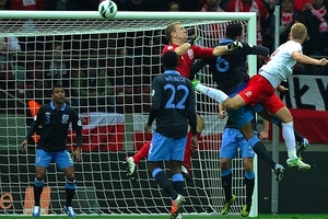 Joe Hart xấu hổ vì sai lầm trong trận hòa Ba Lan