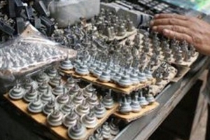 Săn hàng 'độc' ở chợ Trời