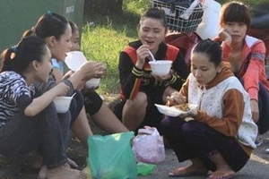 Không tăng lương: Bóp bụng đi làm