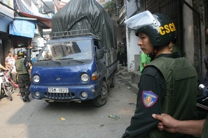 Bắt hàng chục tấn hàng lậu