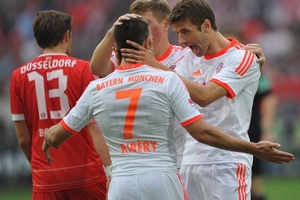 Vòng 8 Bundesliga: Dortmund buông súng, kỷ lục cho Bayern