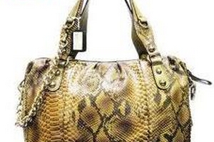 Việt Nam: Tranh nhau mua 10 bộ túi xách 1,4 triệu USD