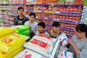 Lo giữ giá hàng Tết