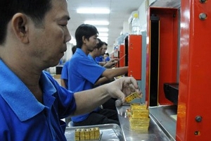 Đừng kéo dài độc quyền vàng!